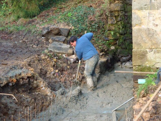 2014, Emeric, travaux roue moulin